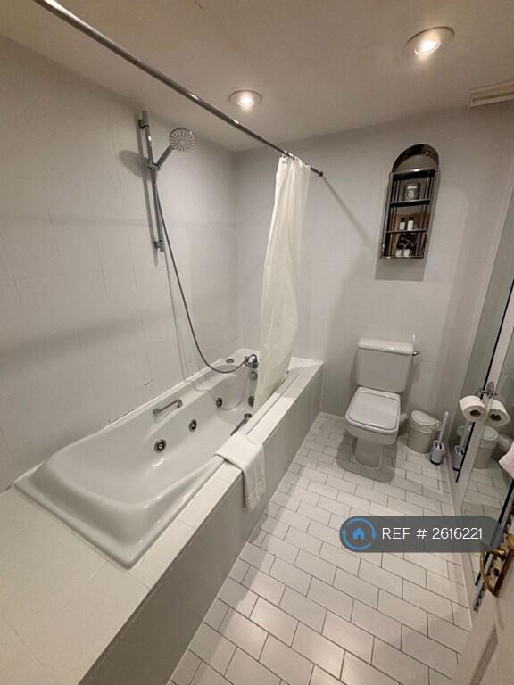 En-Suite Master Bathroom