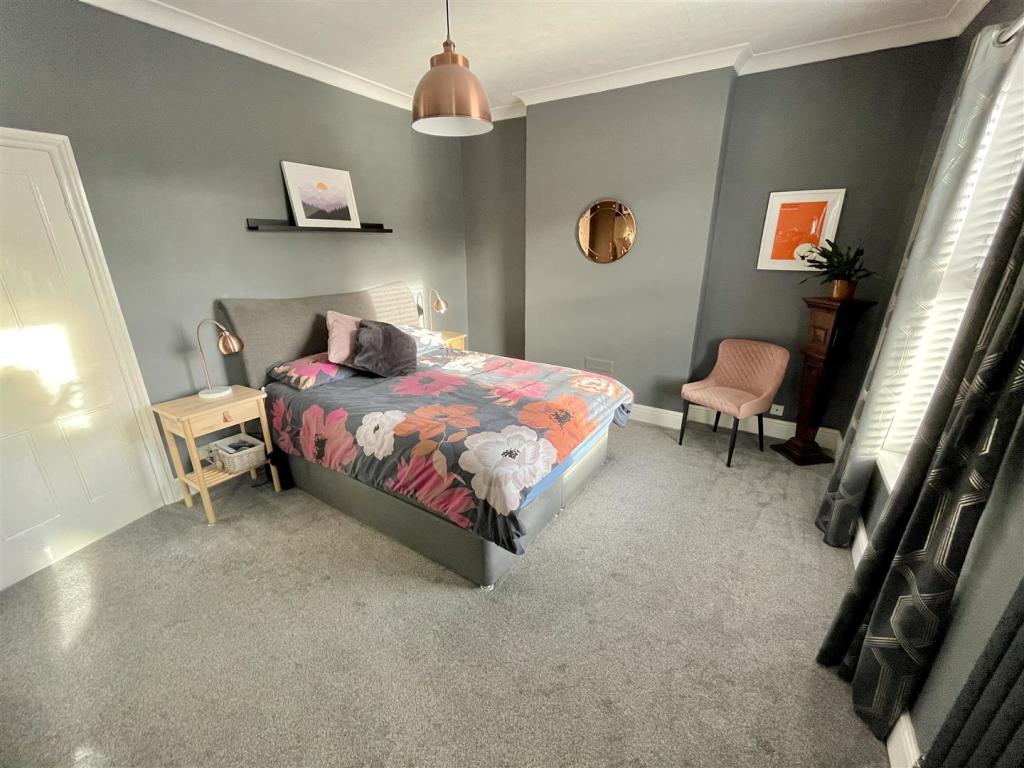 Bedroom 1 Aspect 2.jpg