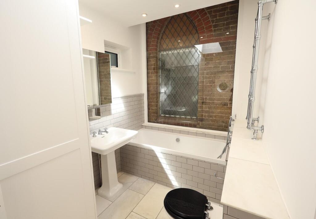 Ground Floor En-Suite