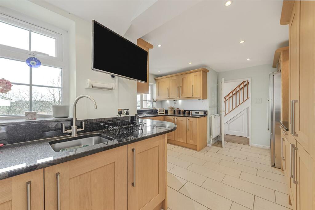 KITCHEN / BREAKFAST ROOM