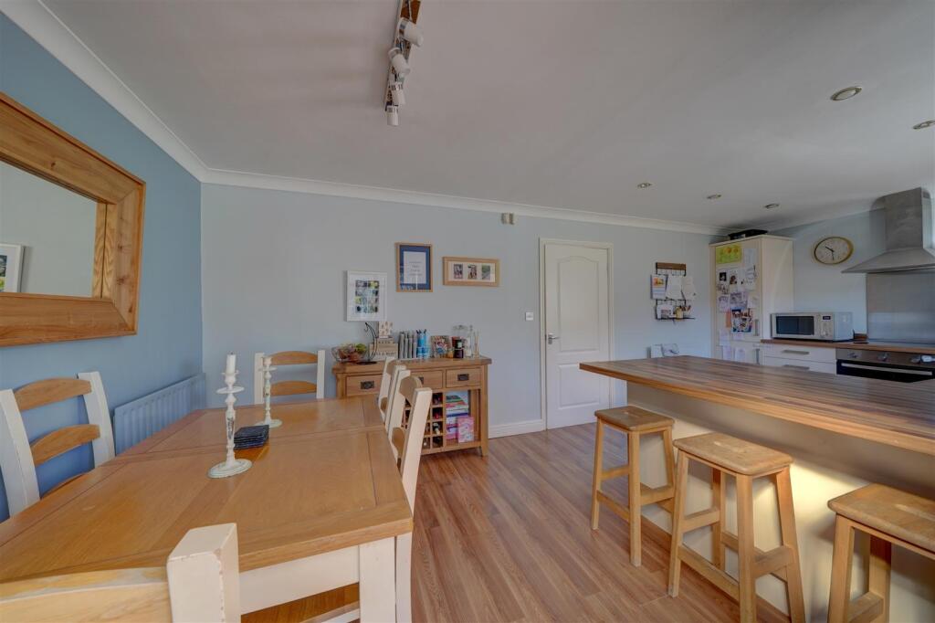 23 Foster Crescent (15).jpg