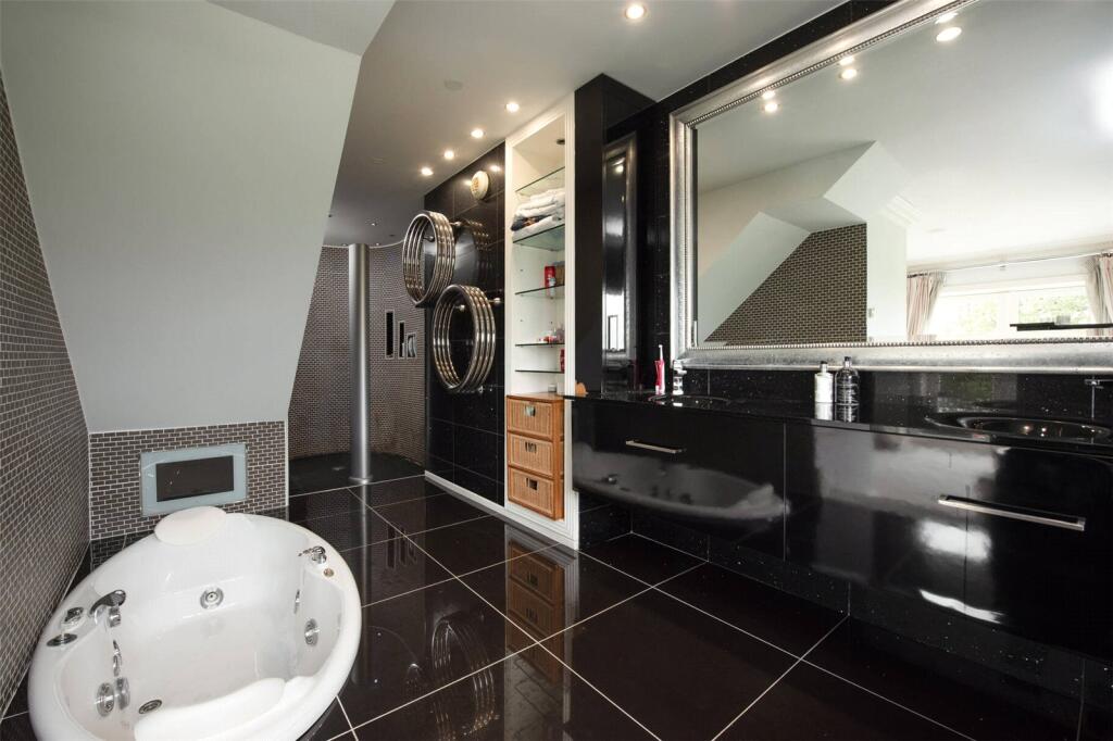 En Suite Bathroom