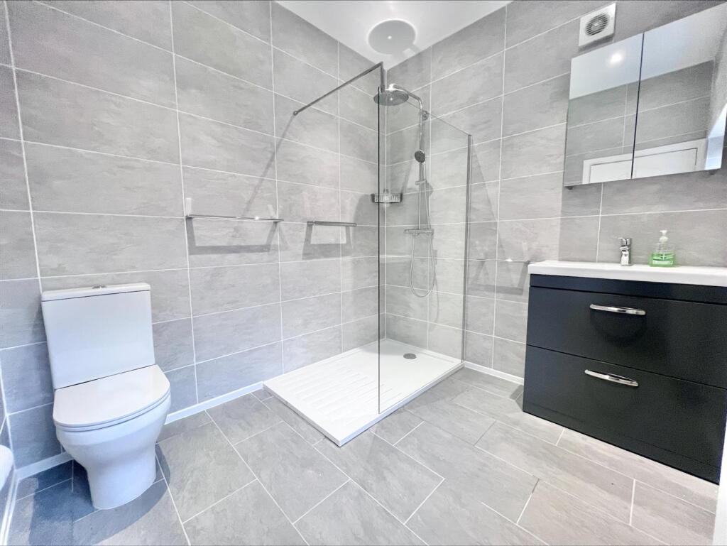 Bathroom image 2.jpeg