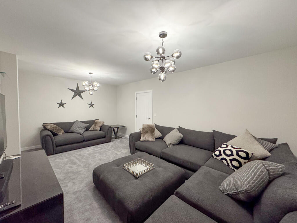 Hart avenue livin...