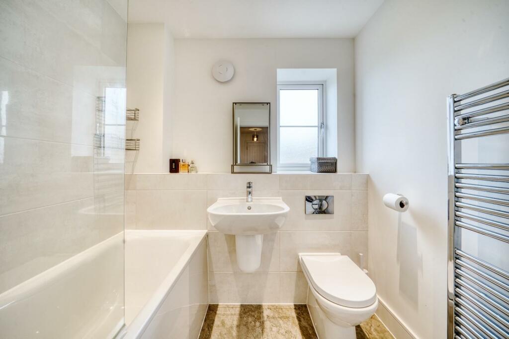 15 bathroom.jpeg
