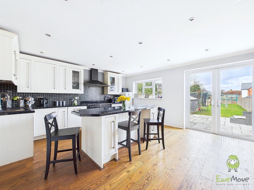 CAM01543G0-PR0119-STILL019