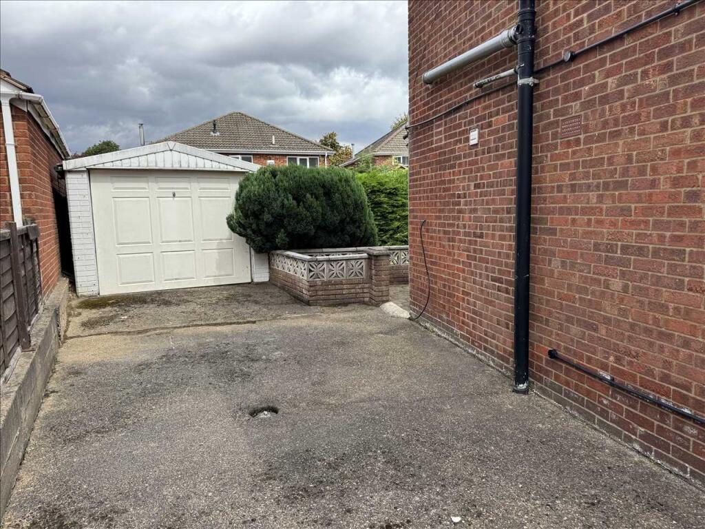 SINGLE GARAGE