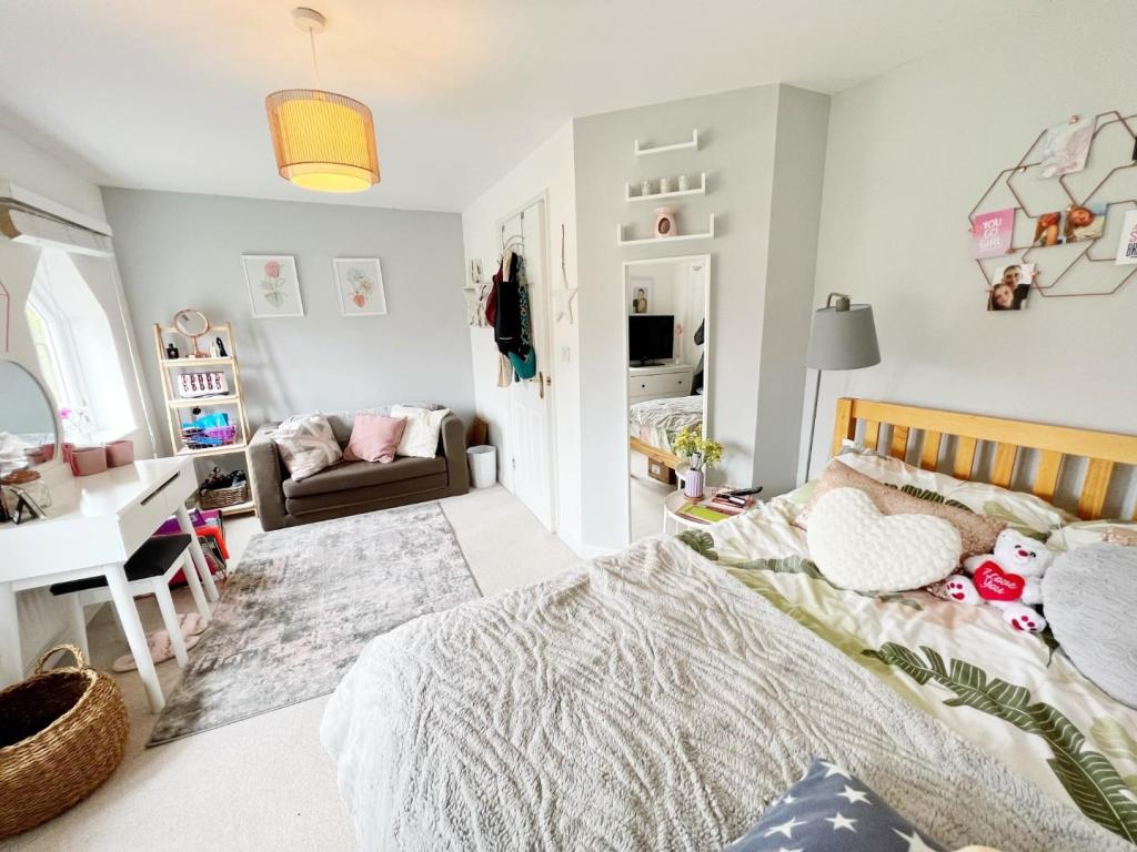 Bedroom 2 pic 3.jpg