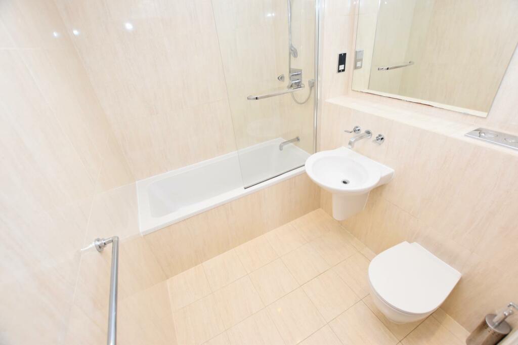 Main Bathroom.jpg
