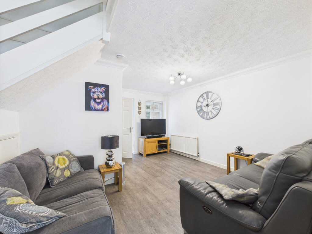 CAM01354G0-PR0570-STILL003