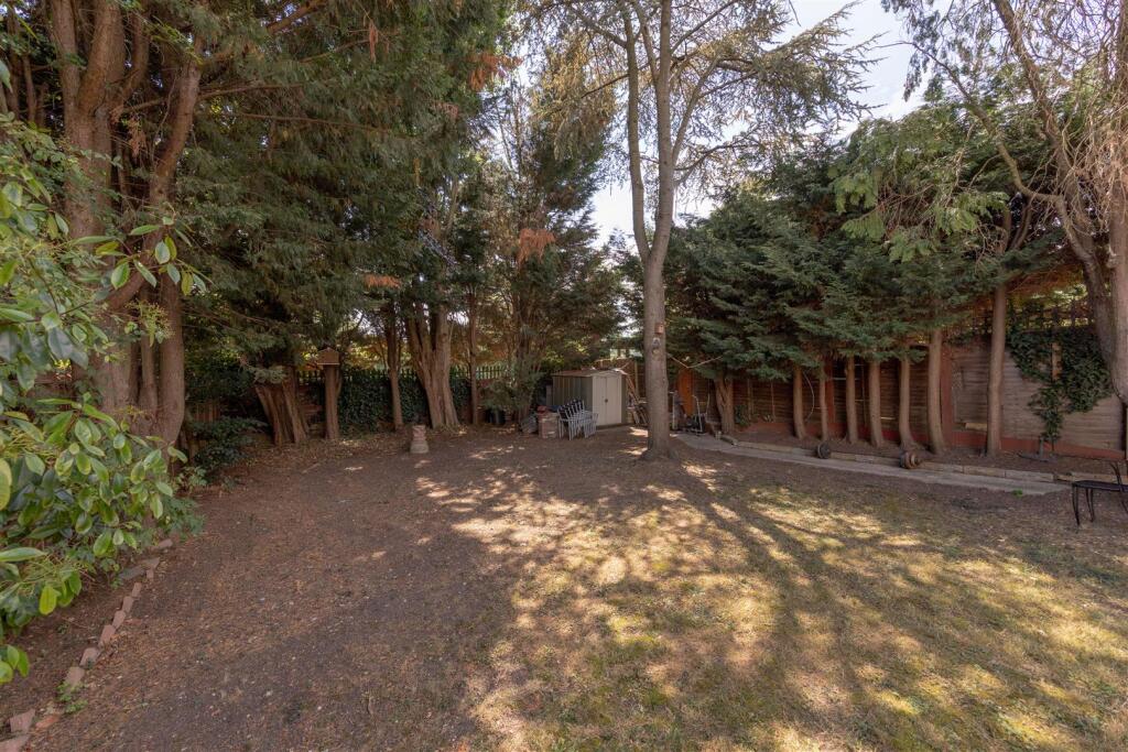 Chingford Avenue E4