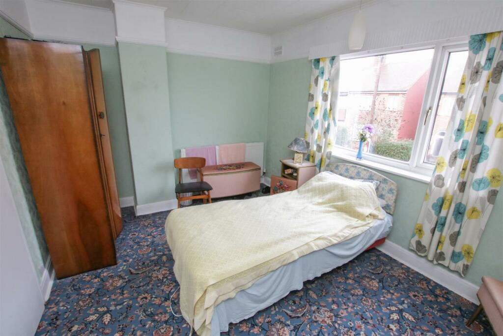 BEDROOM 2