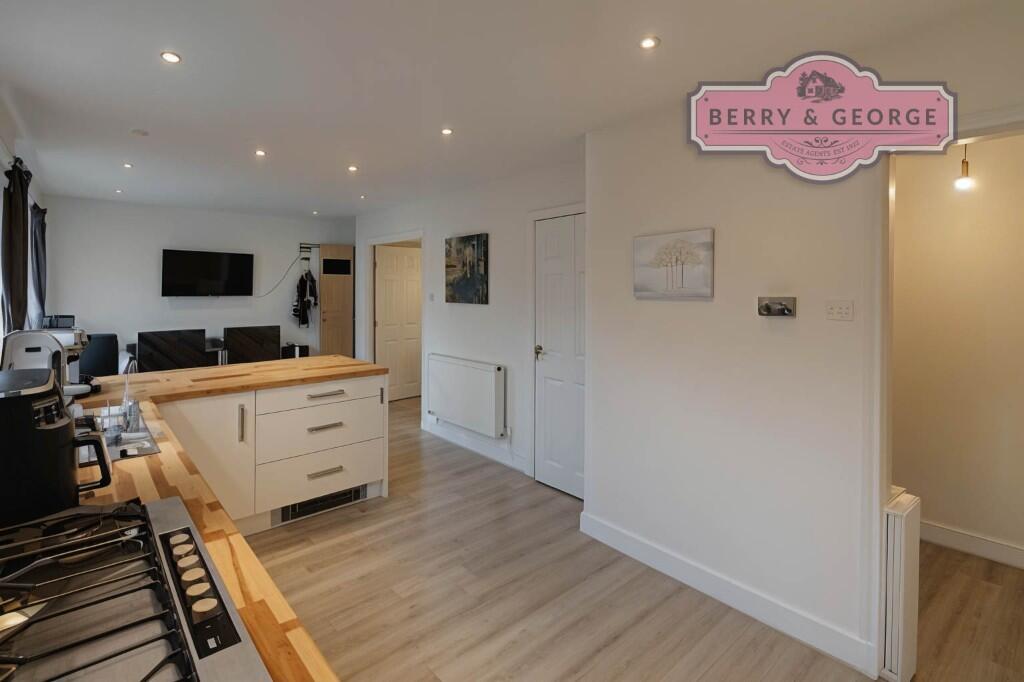 KITCHEN / DINER