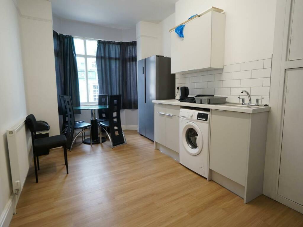 54HolyheadRoad_Kitchen1.JPG