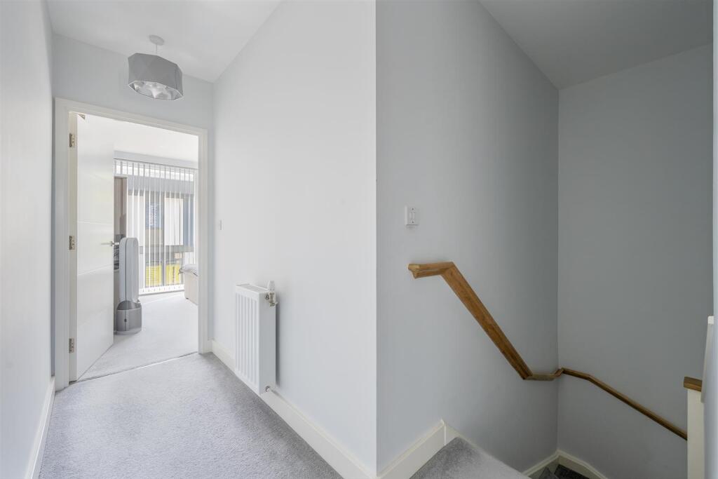 Hickman Avenue, E4