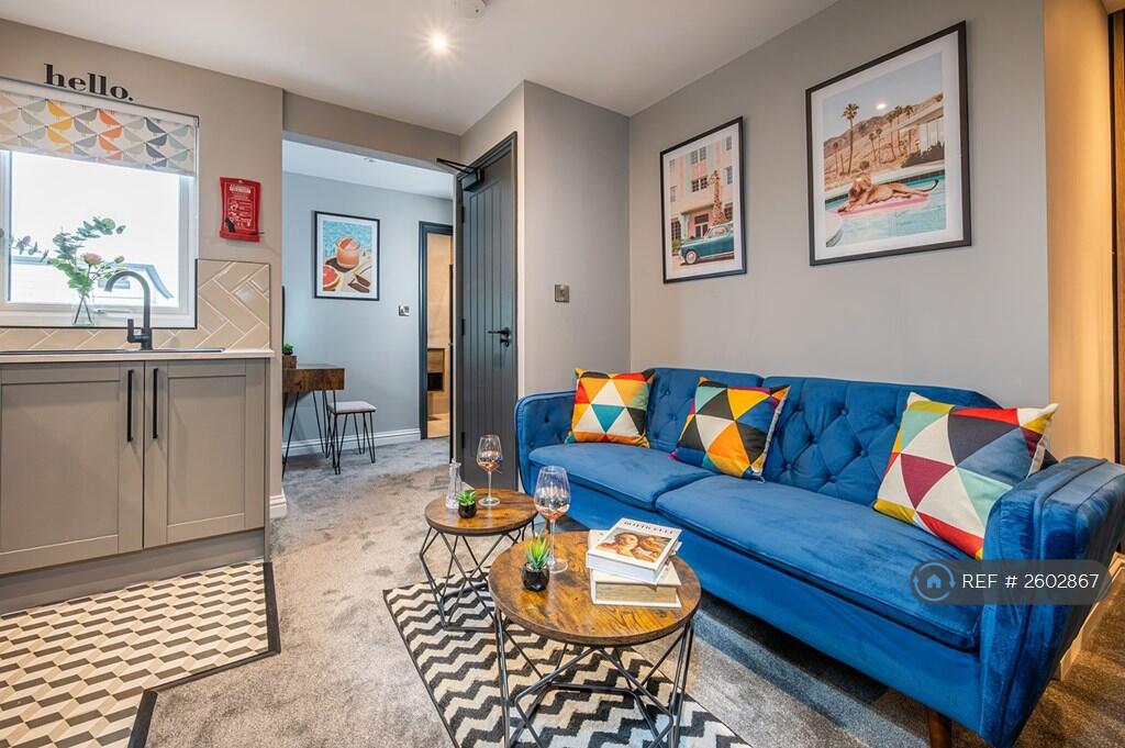 Sofa &amp; Lounge 