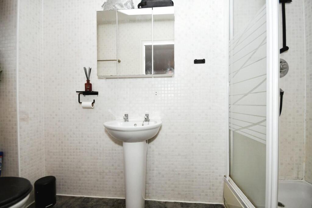 EN SUITE.jpg