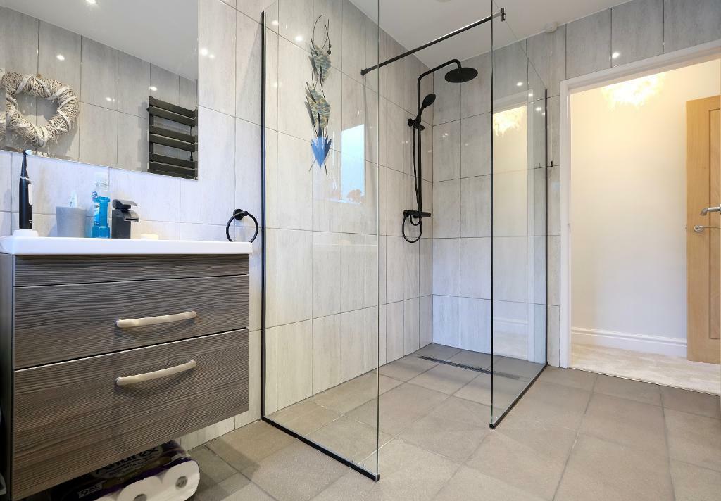 Fully-tiled en suite shower room