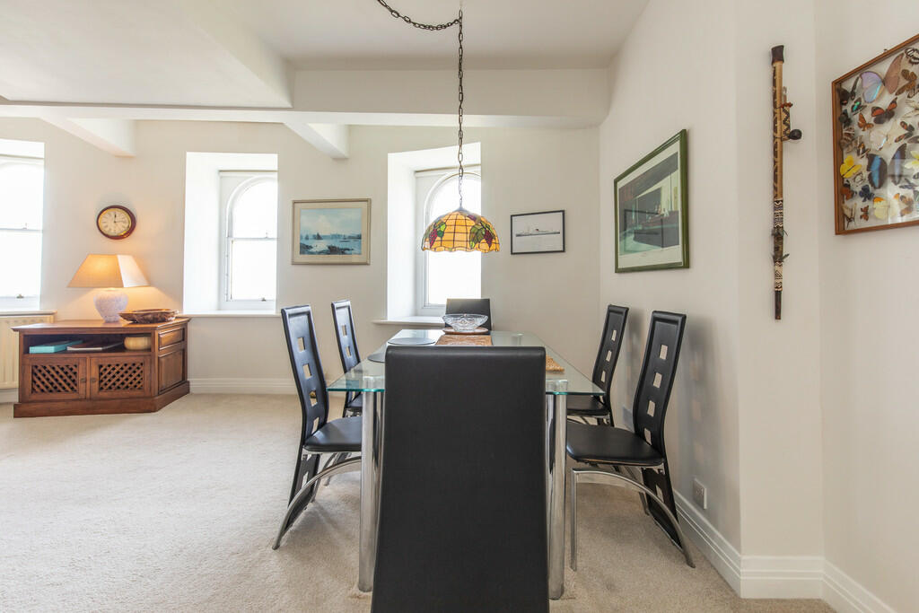 5, 2 Brunswick Pl...