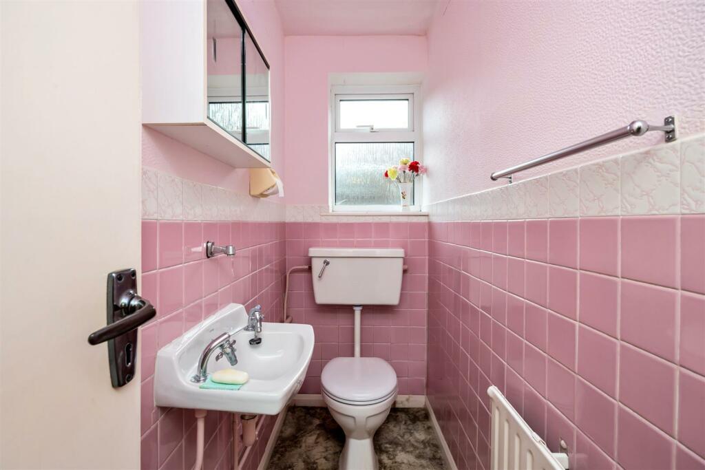 St Helens Crescent 12 CLOAKROOM.jpeg