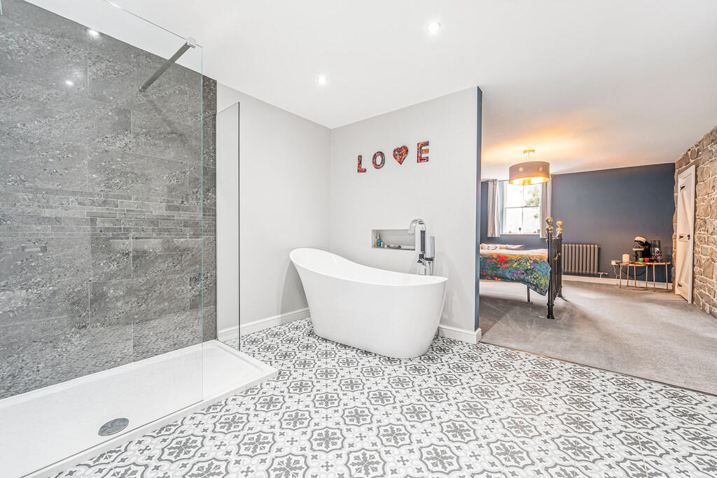 Bedroom One En-su...