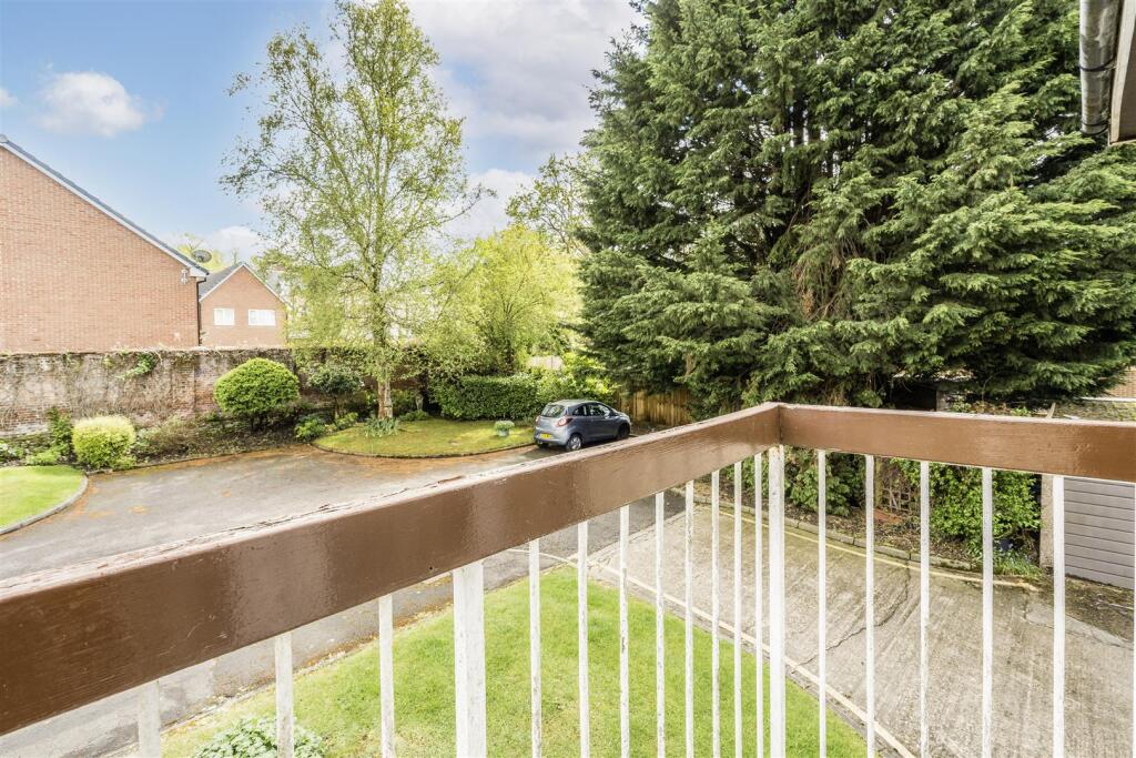 Davidson Frost-Wellings, DWF, Harriet Way, Balcony