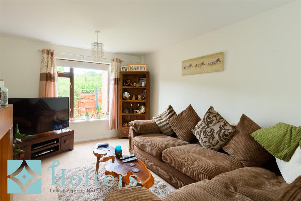 13 Llewellyn Road, Kington-12.jpg