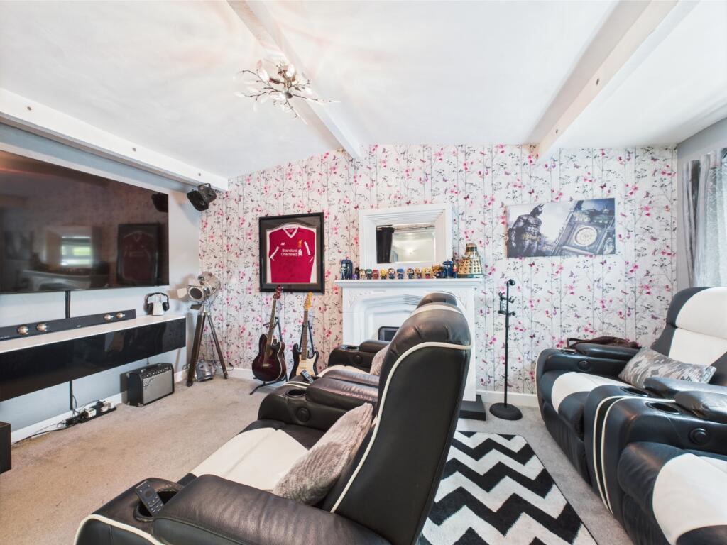 CAM02386G0-PR0125-STILL026