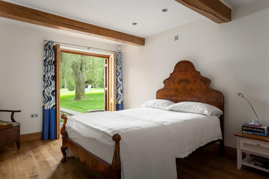 40 - Brecon House - GL53 9NE - Web.jpg