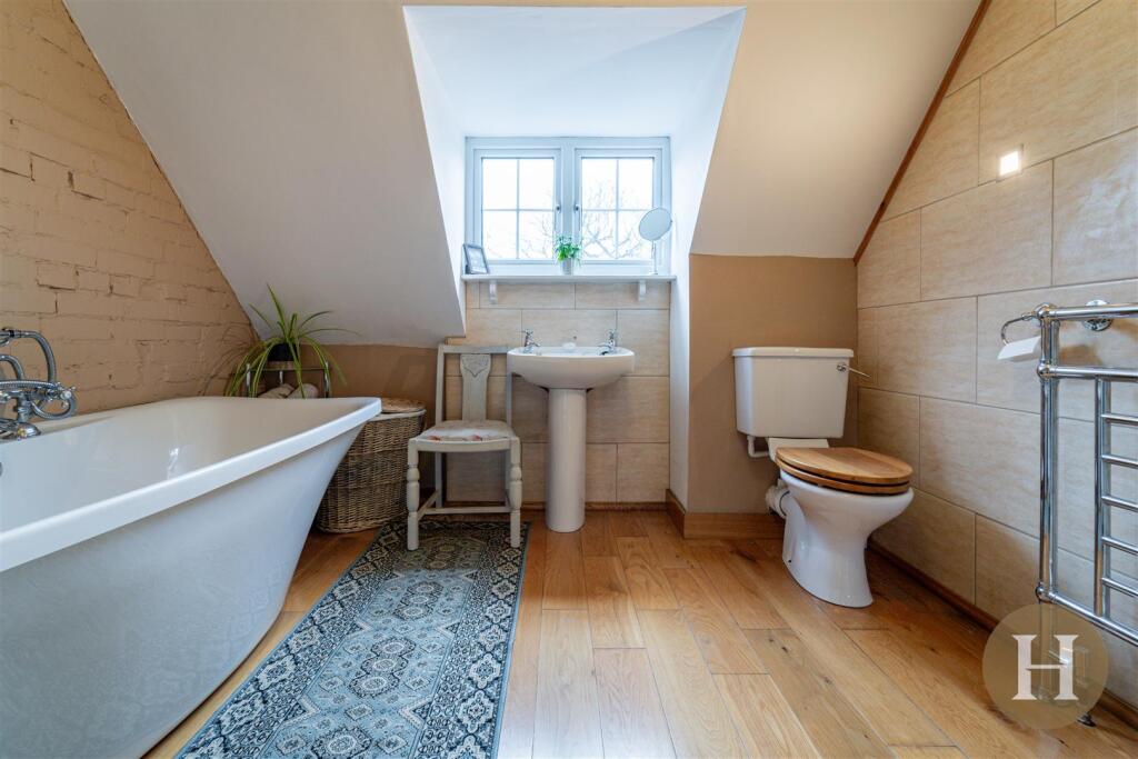 Hadleigh Estate Agents-28.jpg