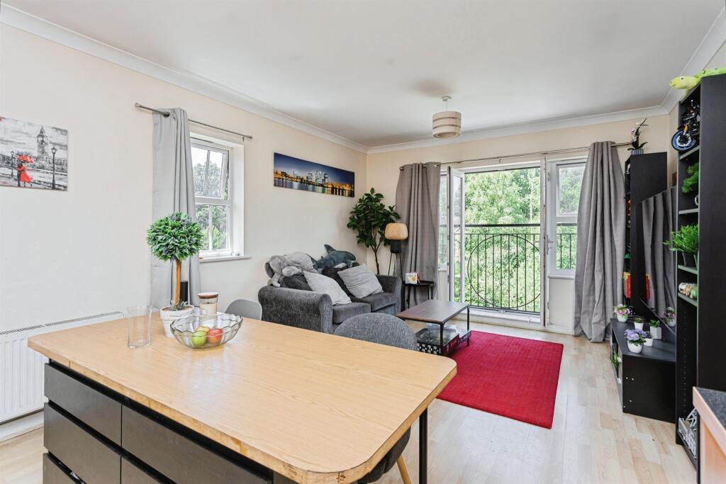 Lounge/Kitchen