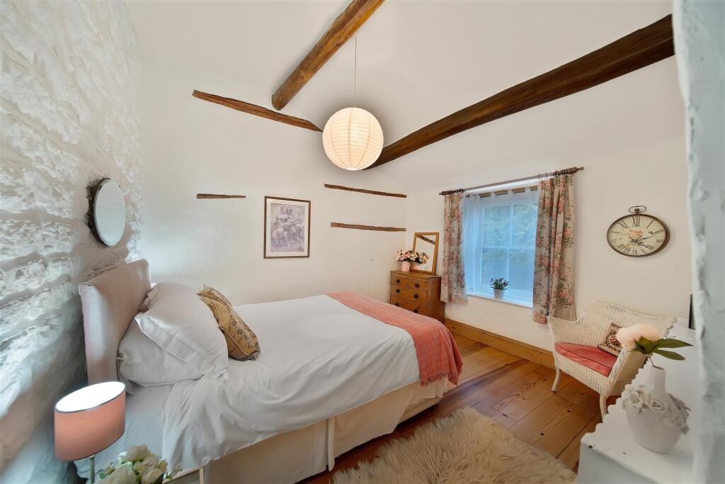 Derwent Cottage - Interior - Wide-6.jpg