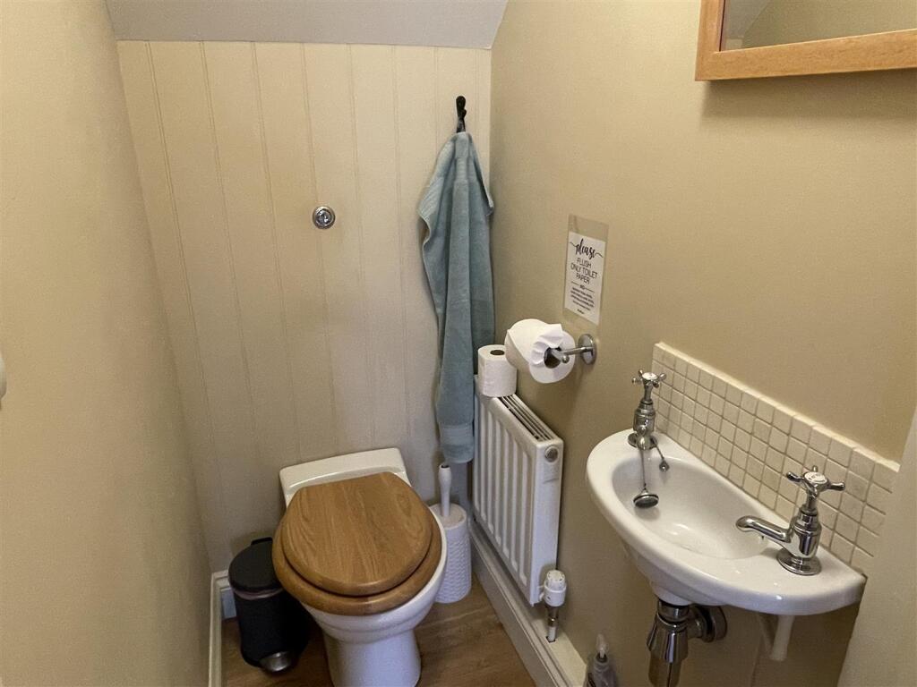 downstairs cloakroom.JPG