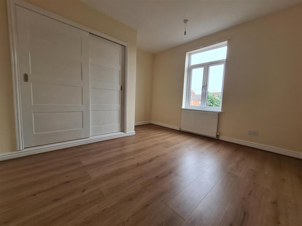 Sandown Road 45 - Bed2.jpg