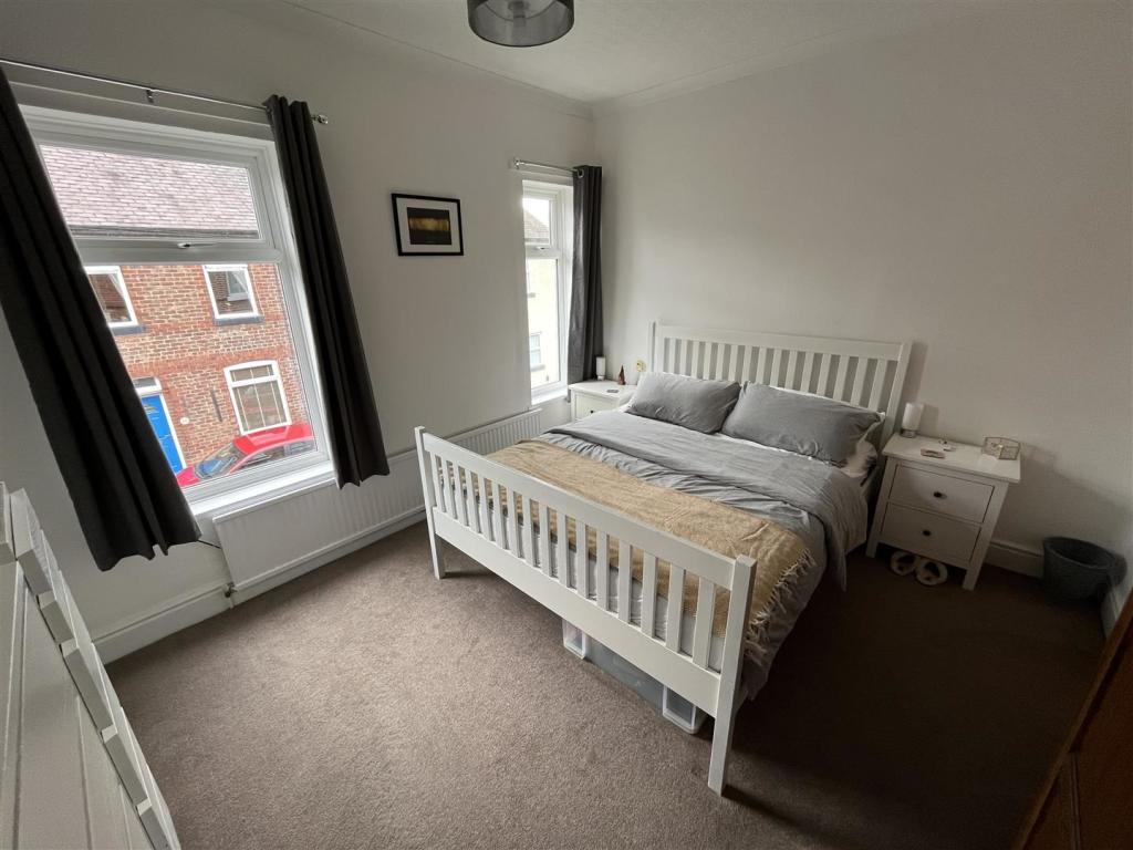 Bedroom 1 Aspect 2.jpg