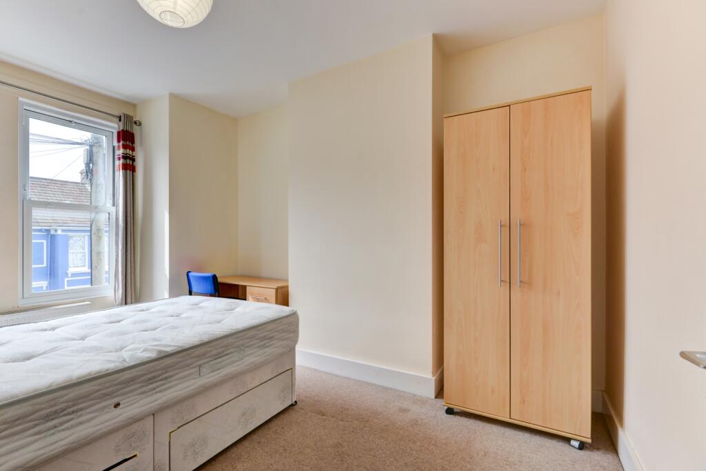 62 Brading Road Bedroom 5 (2)