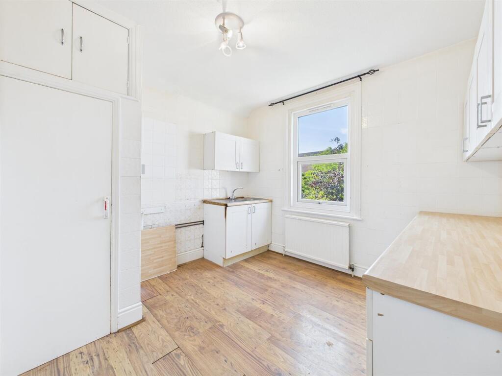Kitchen: