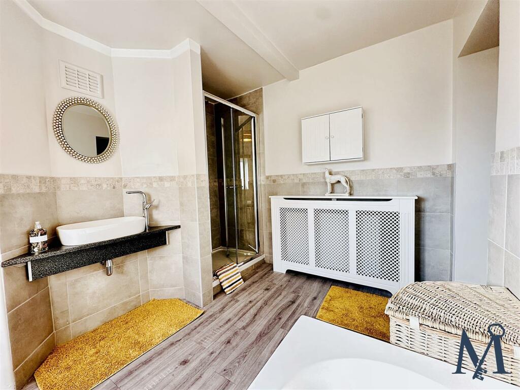 En-suite Bathroom