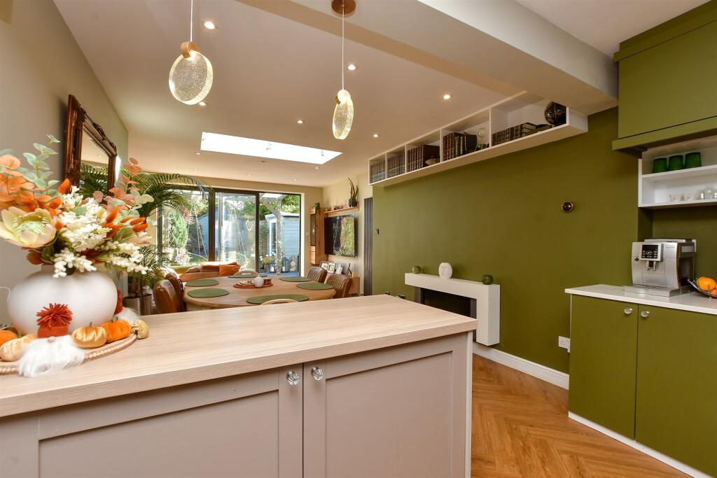 Kitchen/Breakfast Area