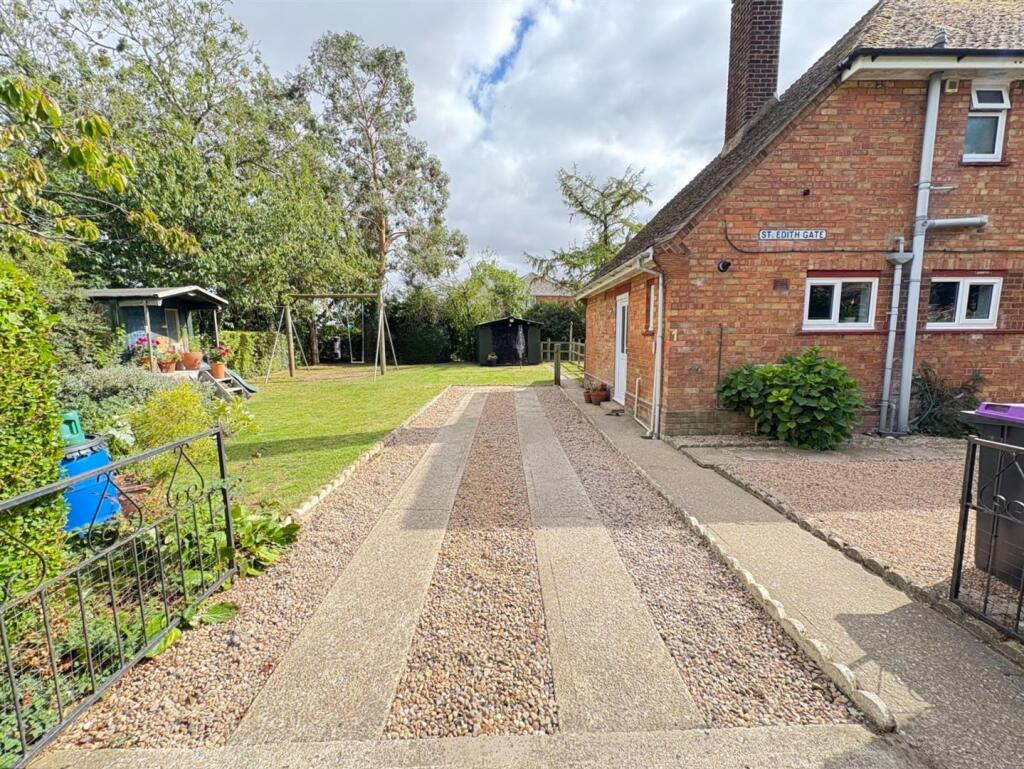 Front &amp; Side Garden