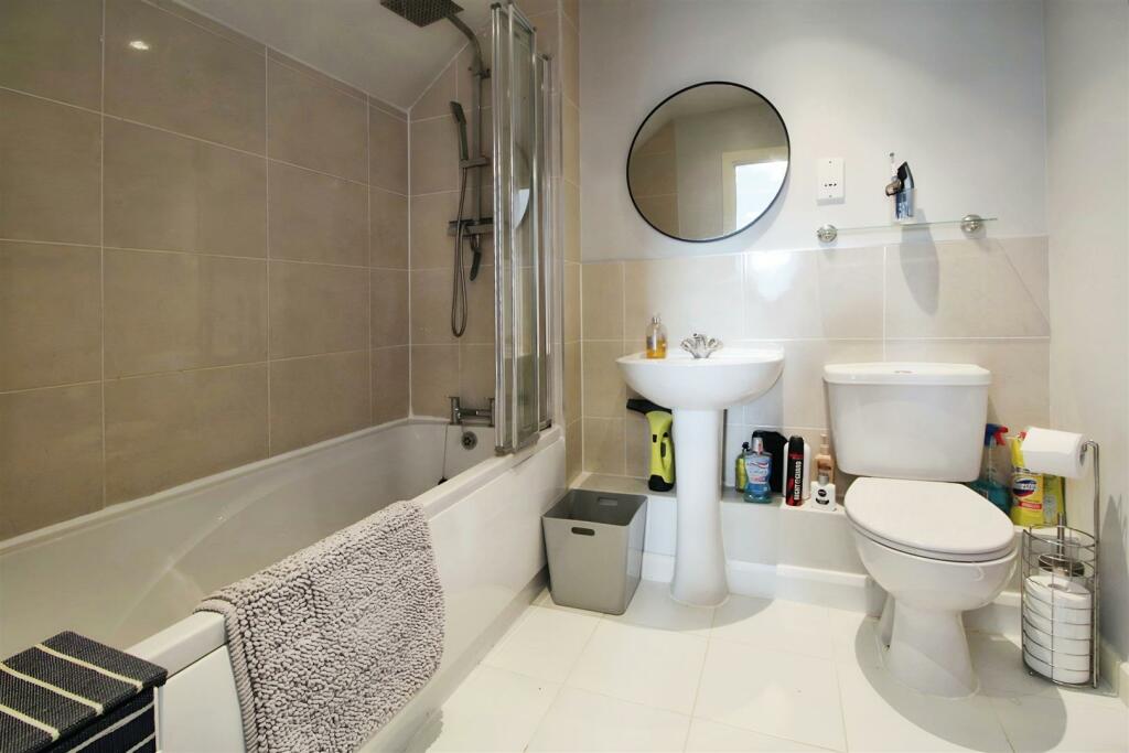 815fcf52-bathroom.JPG