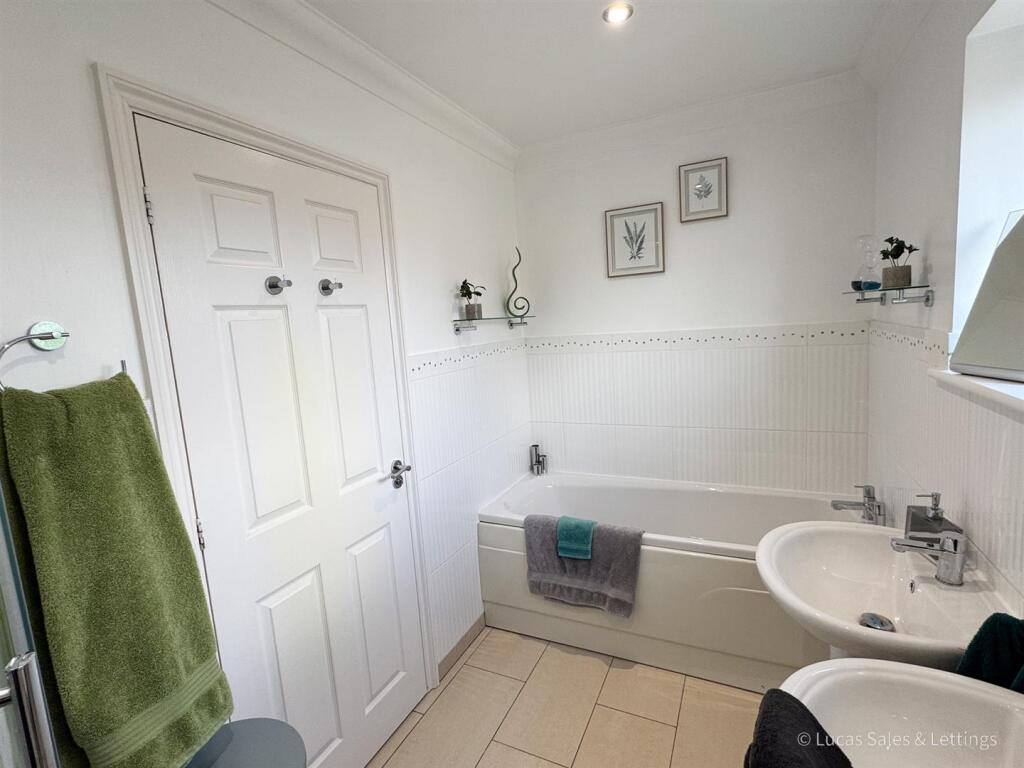 1 Caswell Close Kettering-27.jpg