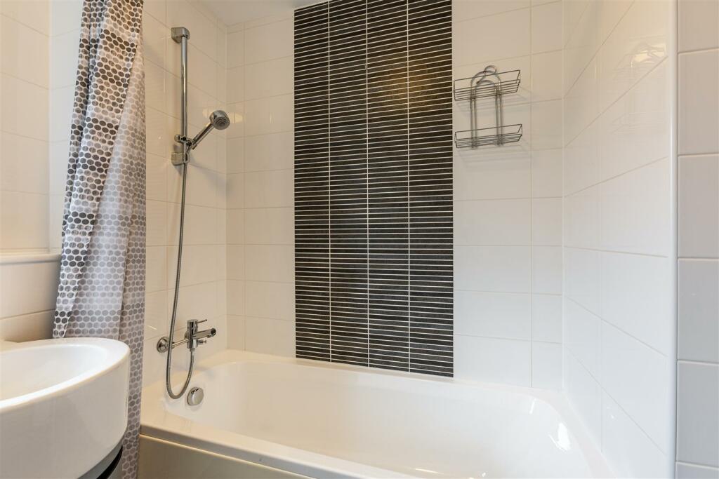 3 William Law Gardens Galashiels 22.JPG