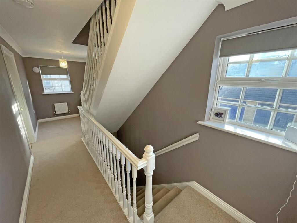 Temeraire Road 85 first floor landing for inside.j