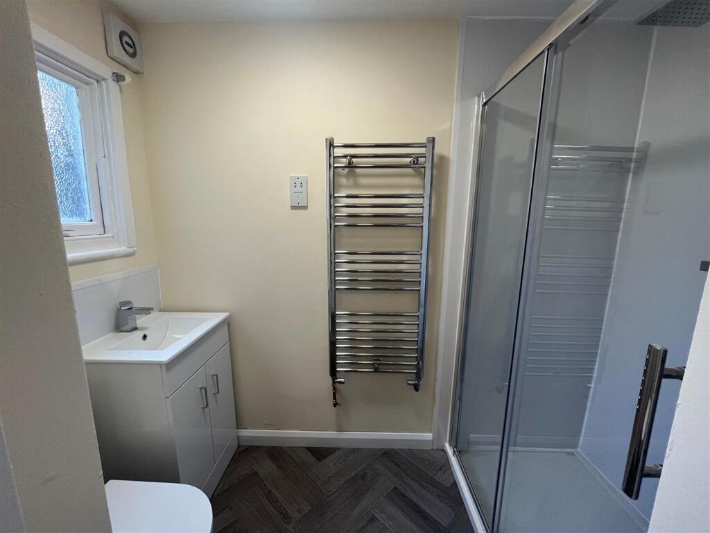 Shower Room.jpg