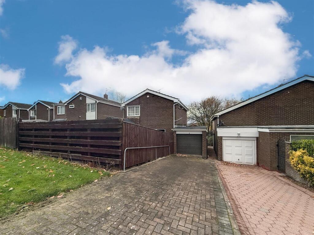 4 Salcombe garage.JPG