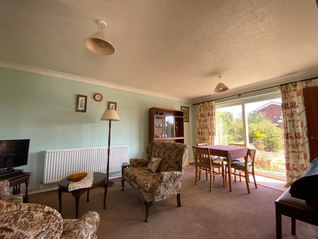 Sitting/Dining Room