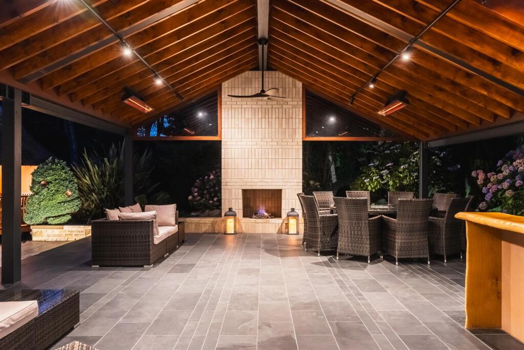 Outdoor Kitchen