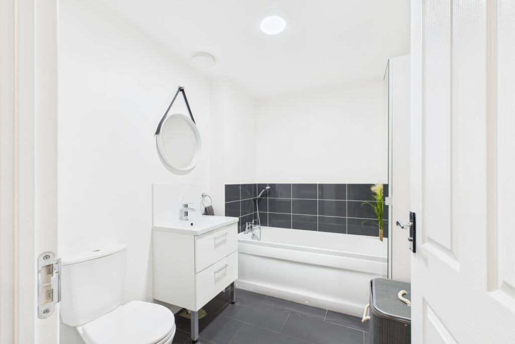 EweMove Spalding - Frome Walk - Bathroom