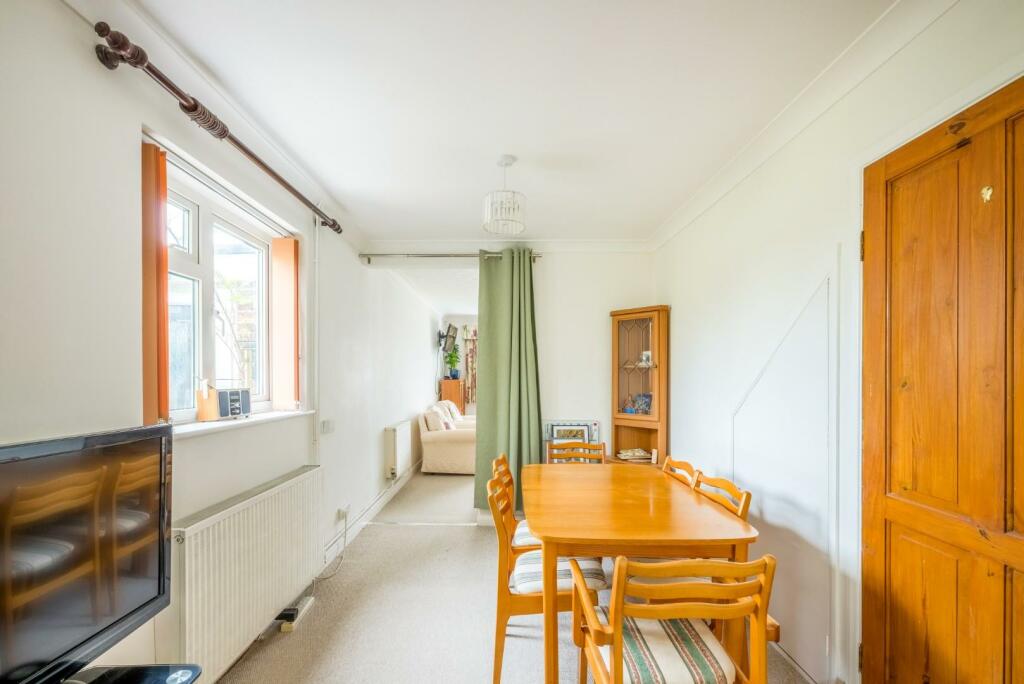 8a Woodside Close-5.jpg